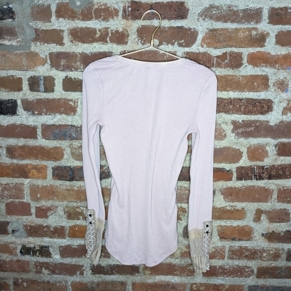 Free People‎ We the Free Medium Pale Pink Thermal V-Neck w/ Decorative Sleeves - Picture 7 of 11
